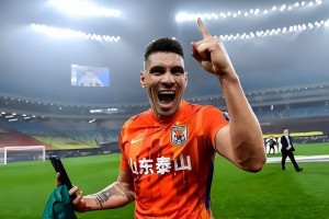 他原本都打算淡出鲁能主力阵容，没想到本赛季还是首发，引发热议